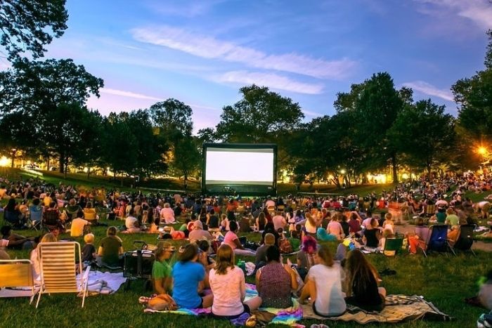 Umm Al Emarat Park: Cinema In The Park