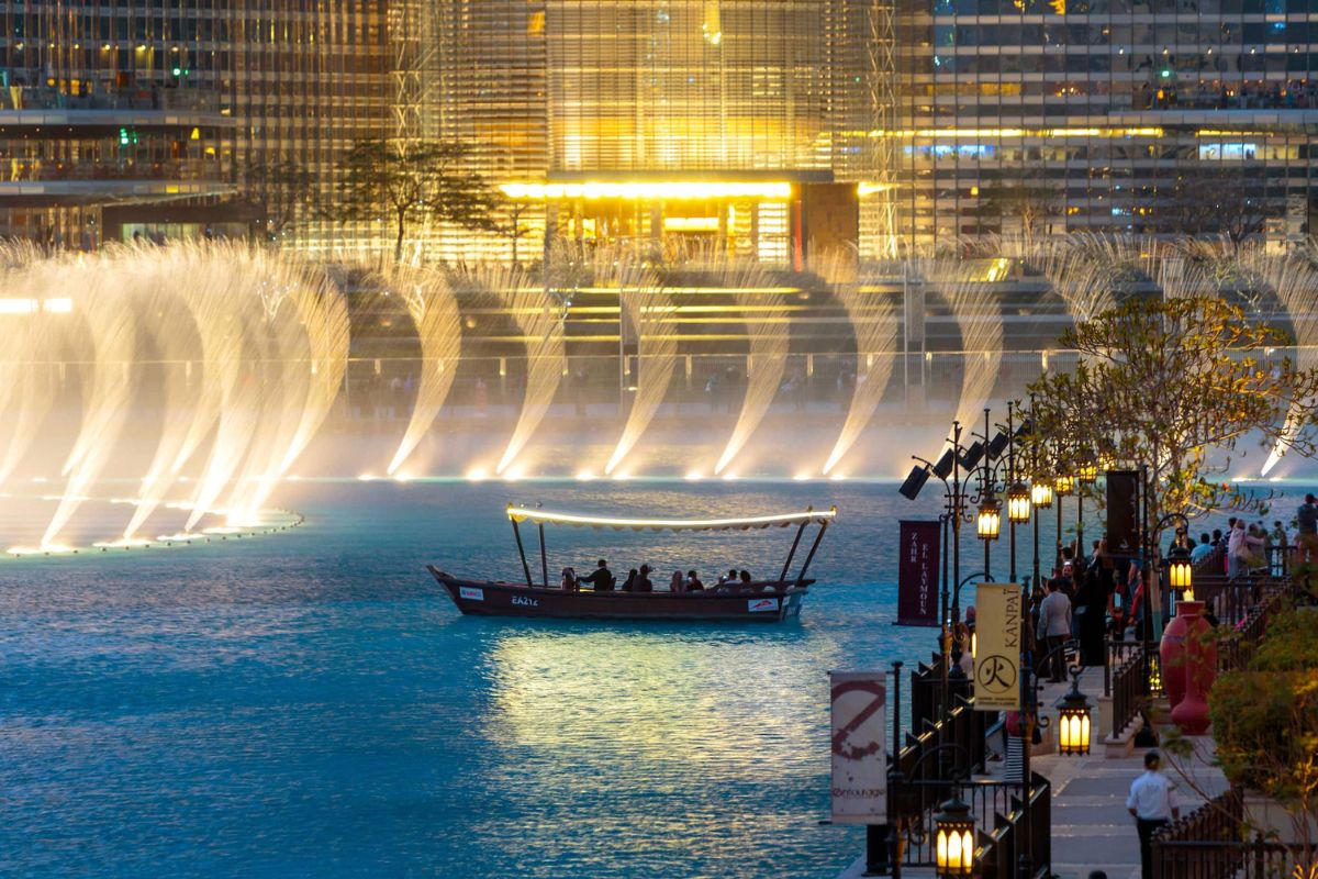 Dubai Fountain, Dubai Fountain Things To Do, Dubai Fountain Show, Dubai Fountain Show Timing