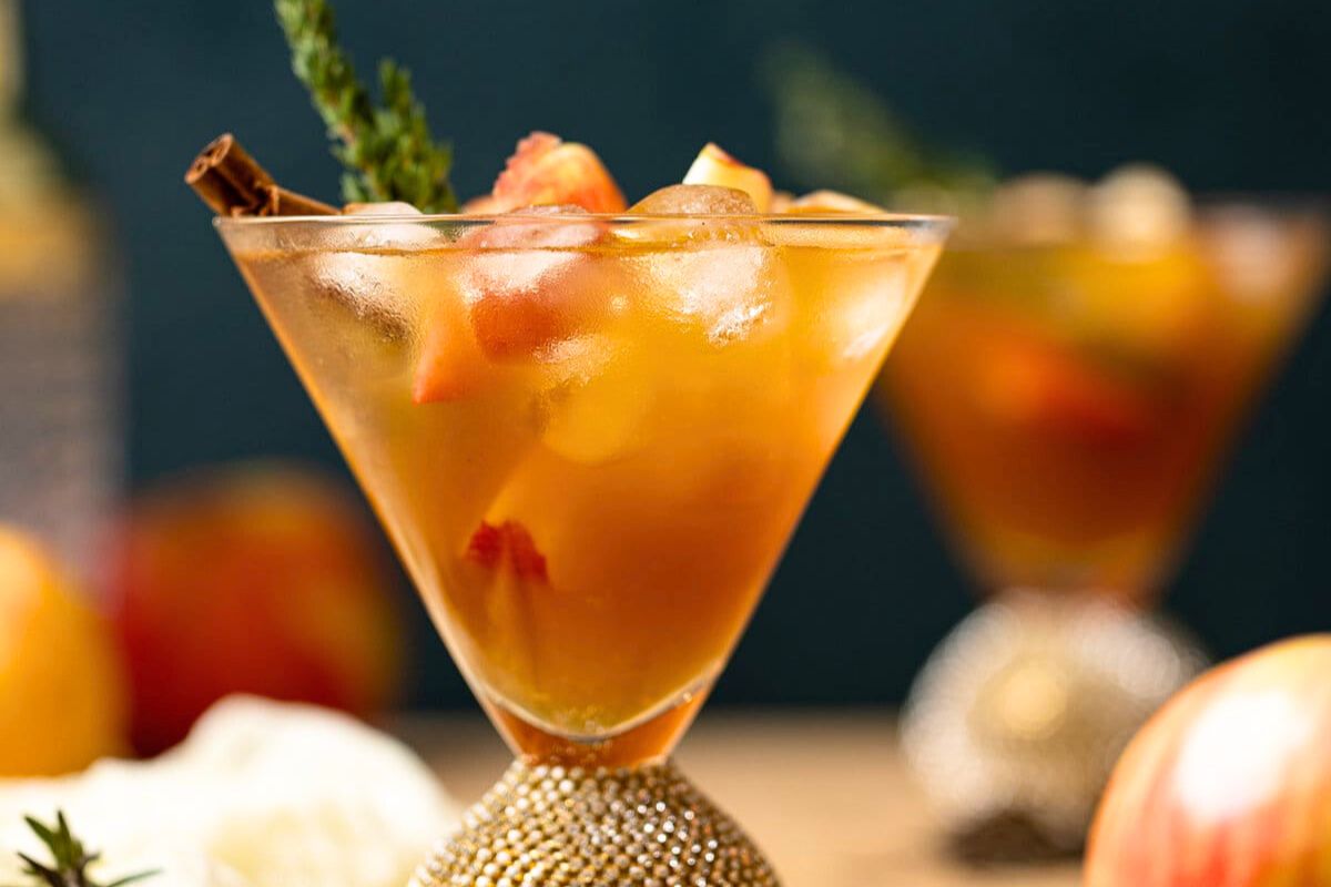 Pearsons Botanicals Caramel and Apple mocktail drink