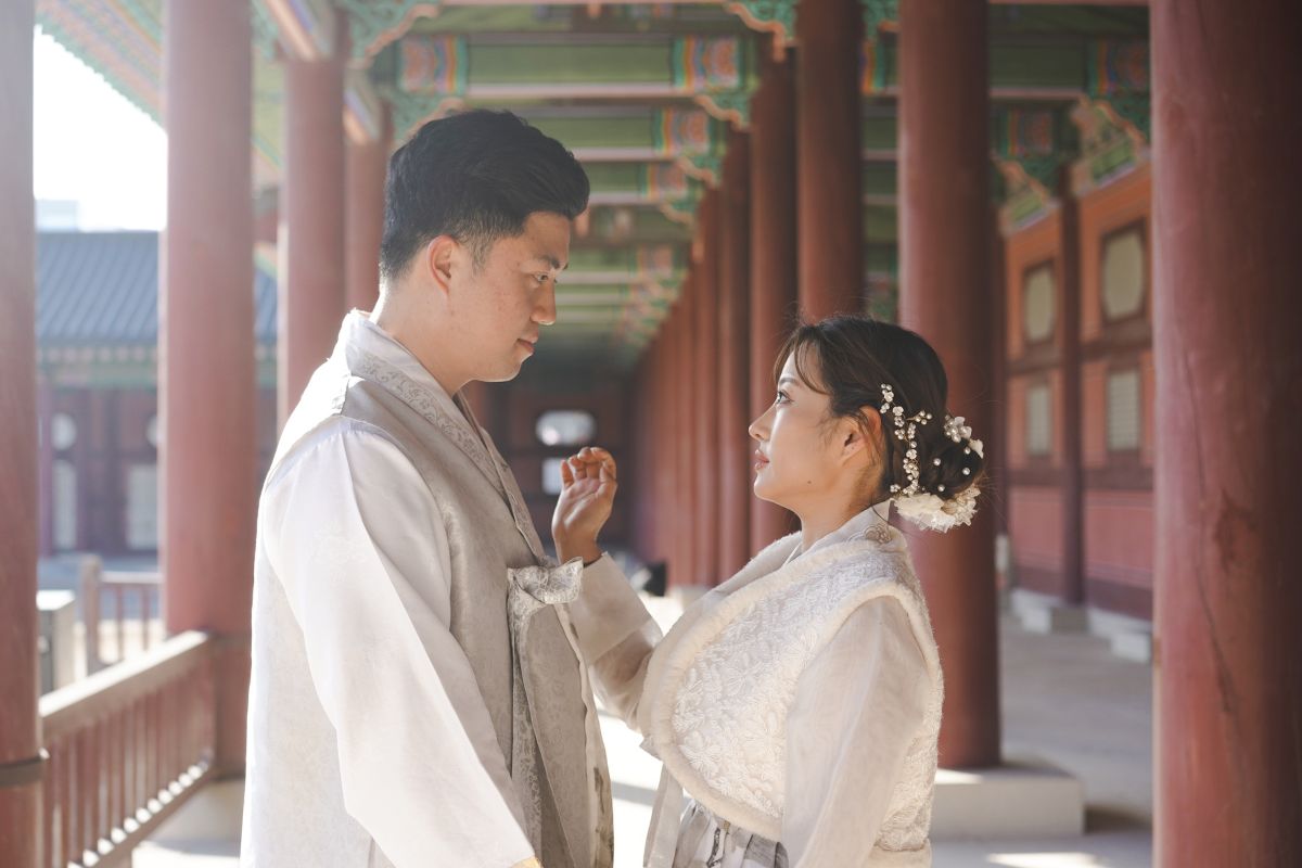 A Korean Couple Standing Opposite Each Other On A Scene Of A Korean Drama At The Korean Film Festival 2024 In Dubai