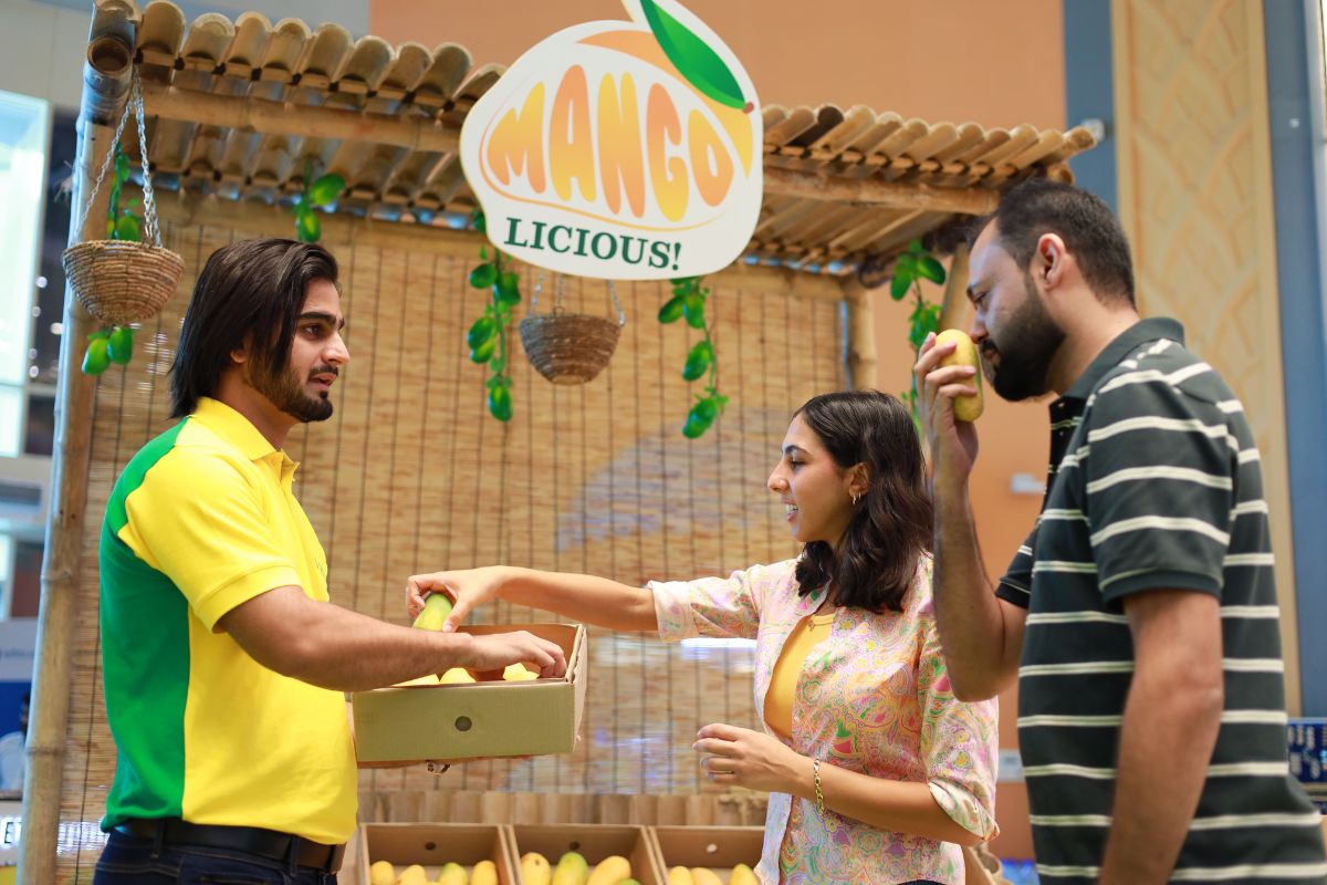 Waterfront Market Mangolicious In Dubai With Buyers Inspecting The Mangoes