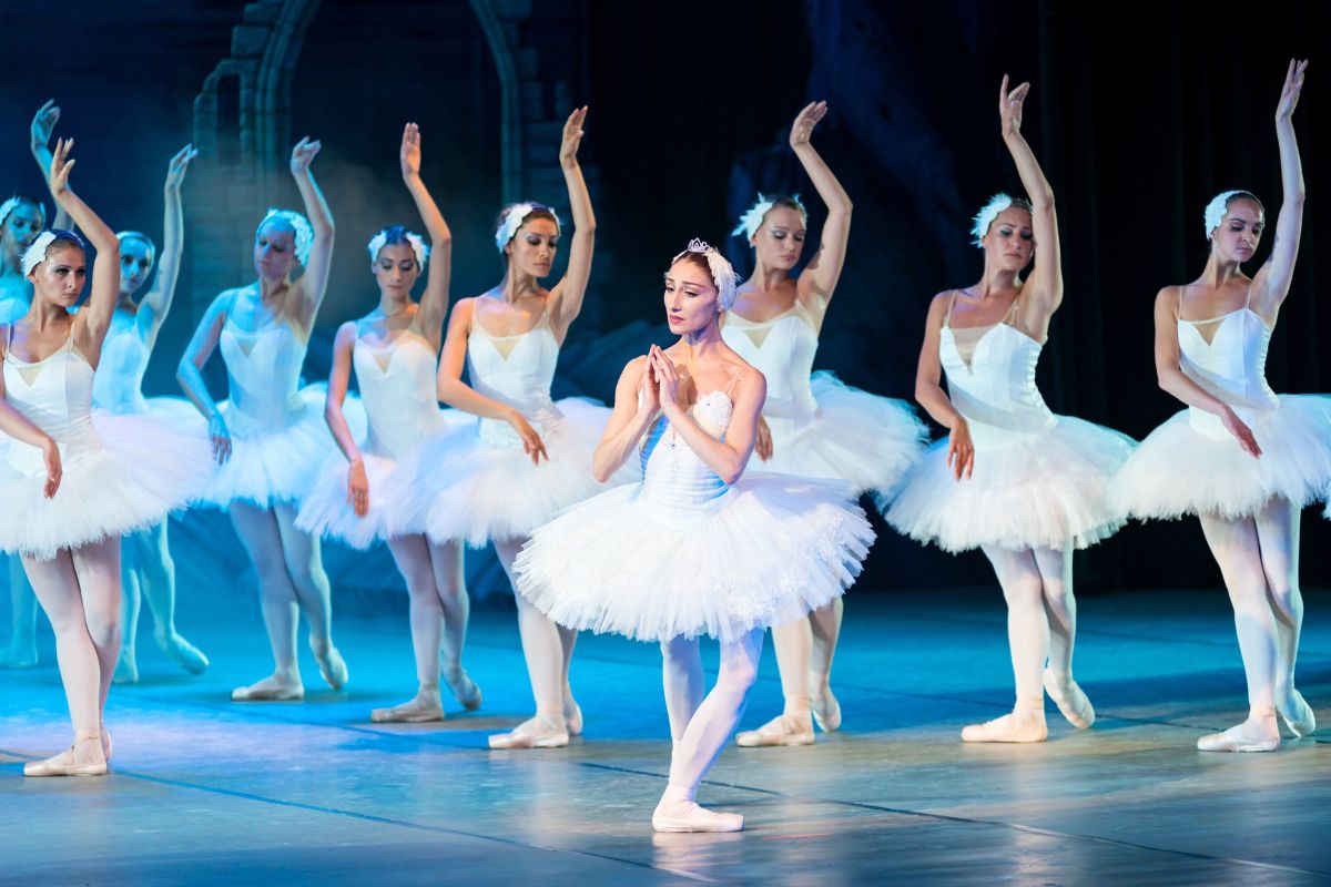 Group Of Ladies Performing Ballet For Cinderella On Ice Dubai