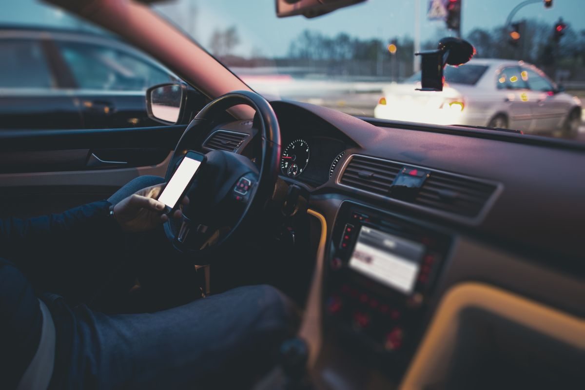 Here’s All The Important Information You Need To Know About The Latest Car Rules Bring Brough In In Dubai Regarding Driving While Texting