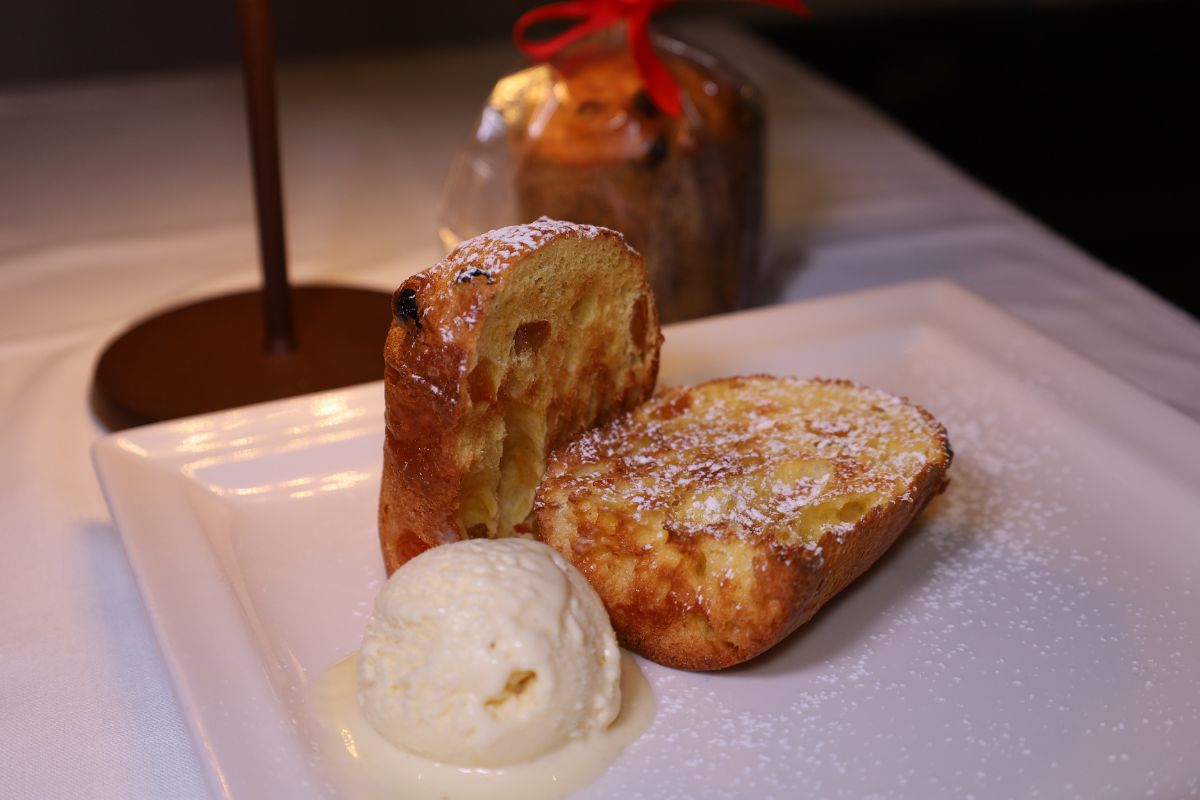 Lunarossa Festive Panettone With Gelato