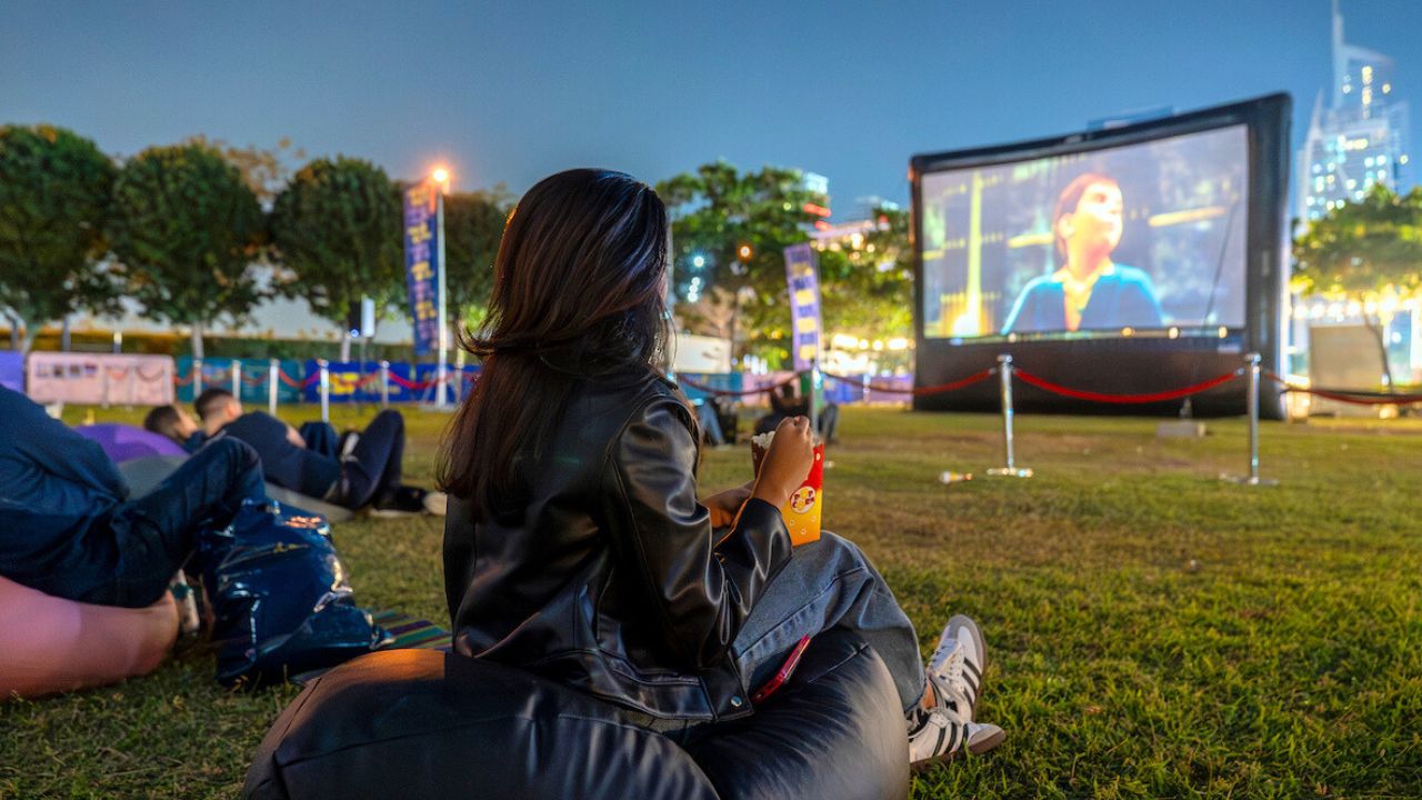 Jlt Park Under The Stars Cinema, Outdoor Cinema In Dubai For Families