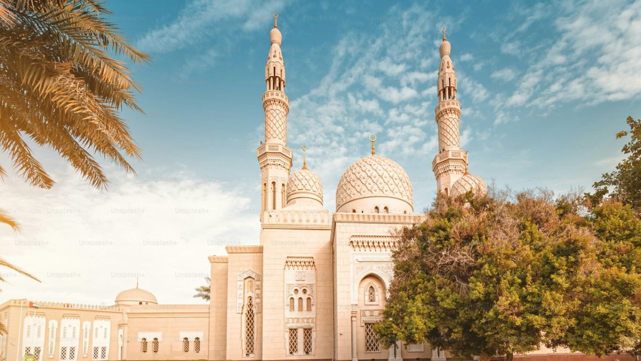 jumeirah mosque dubai exterior