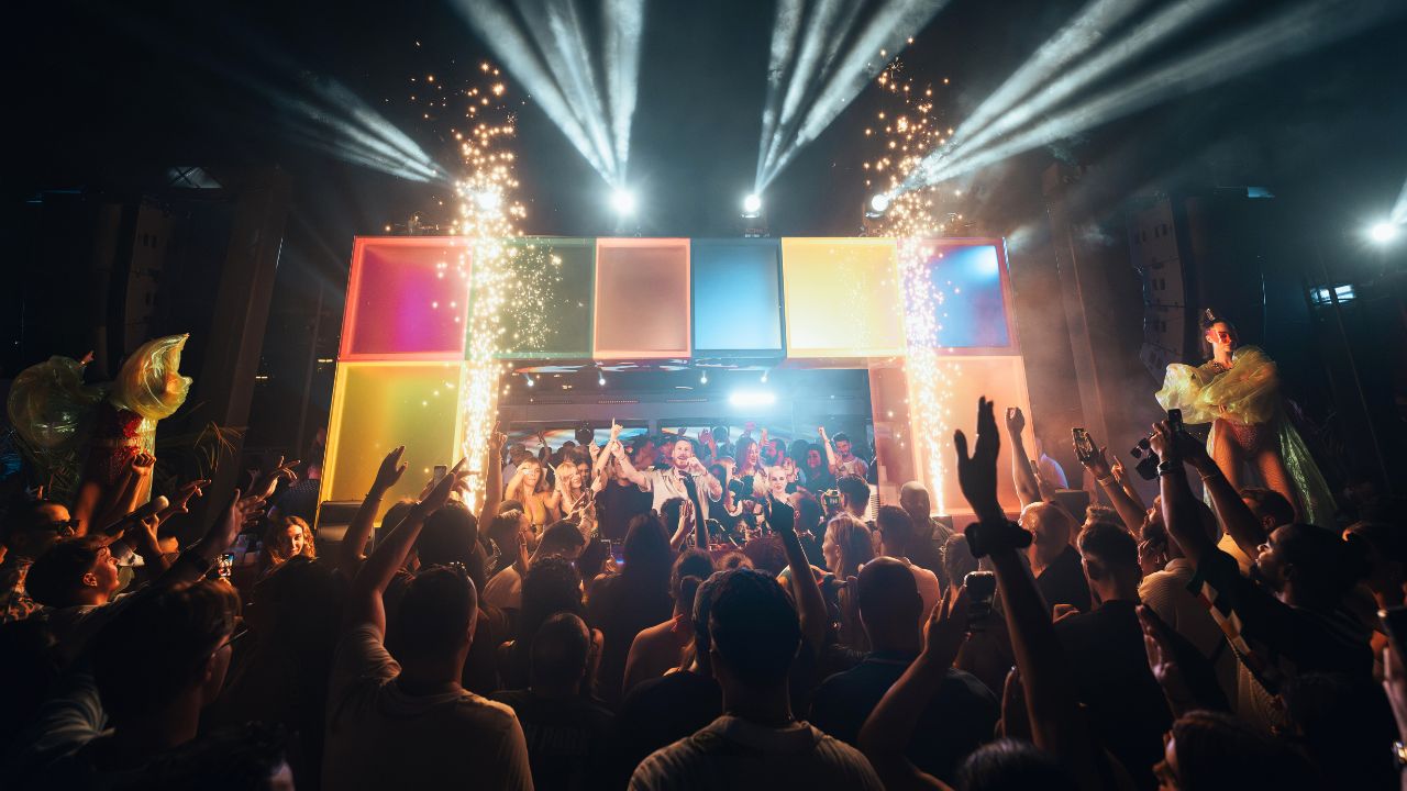 night life Bch:clb dubai’s ultimate beach party