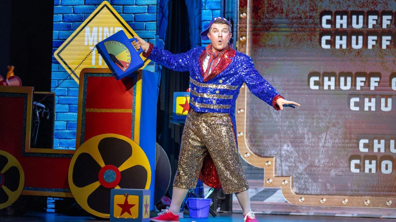 Magic phil - magician and children’s tv presenter