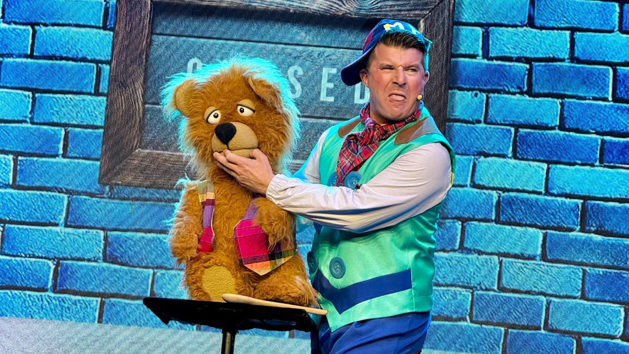 Magic phil - magician and children’s tv presenter
