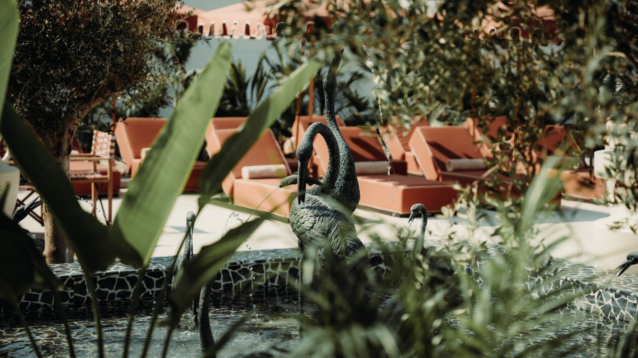 african queen exterior shot