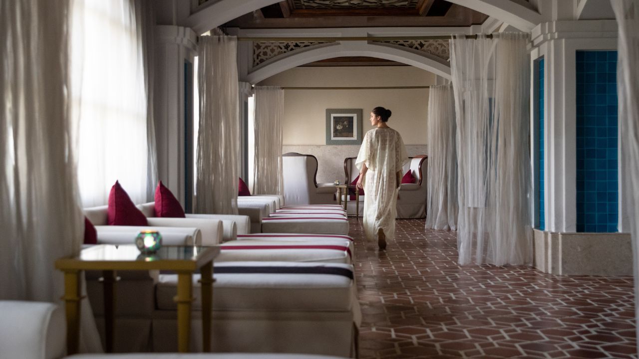 Jumeirah zabeel saray - lifestyle - talise ottoman spa - thalassotheraphy pool -