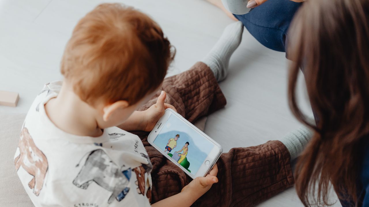 Yalla Dubai Life Toddler watching a screen with a parent, discussing screen time.