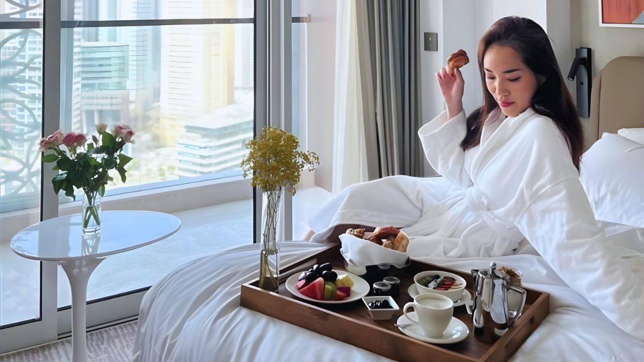 crowne plaza bedroom