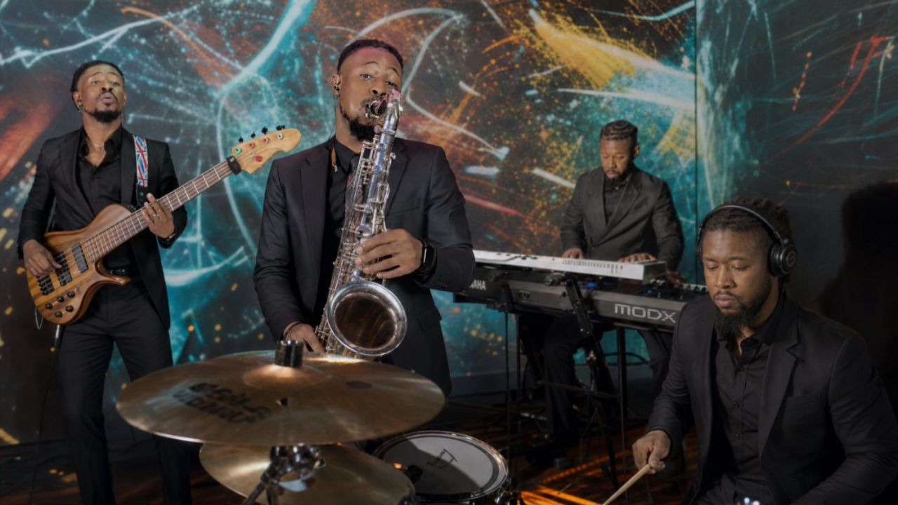 Feeling Good: Soul, R&B, Jazz with AJAY