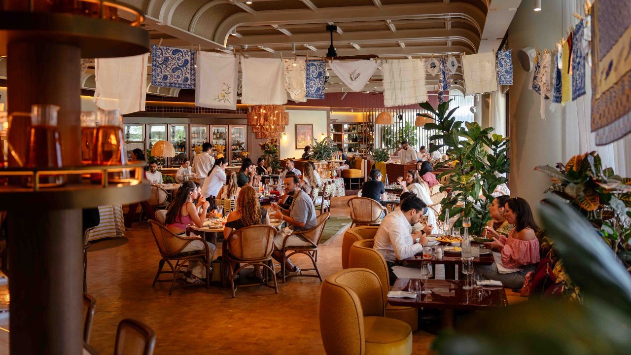 packed restaurant with people eating brunch