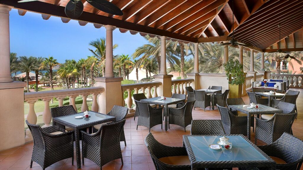 lobby lounge outdoor dining