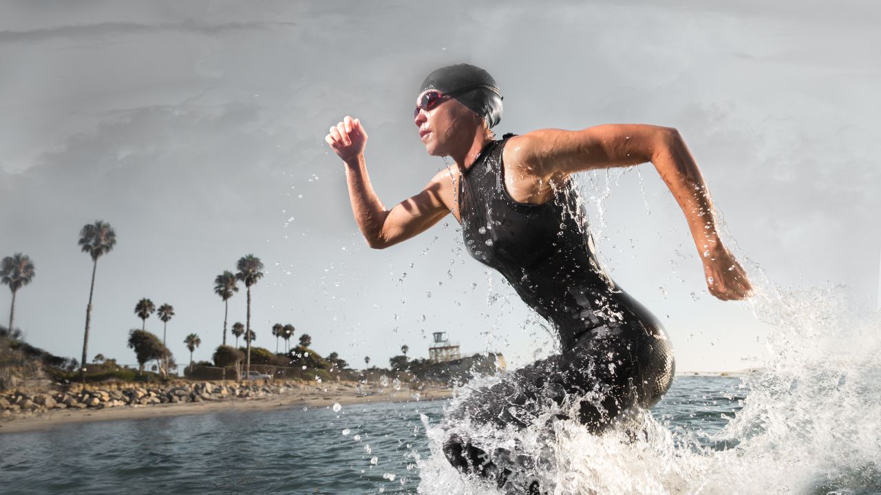 lady running during triatlon race