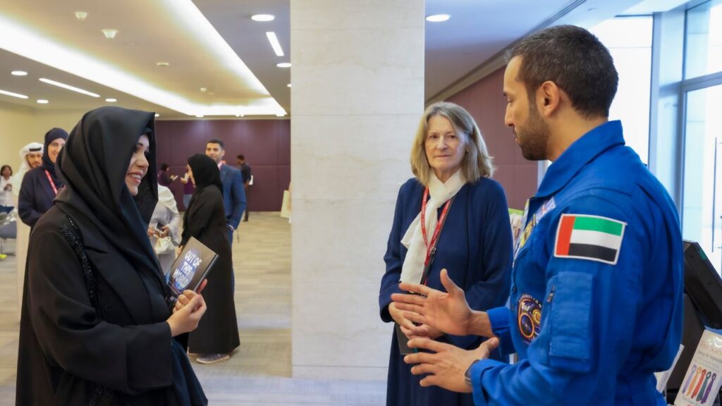 Discussion between astronauts and attendees