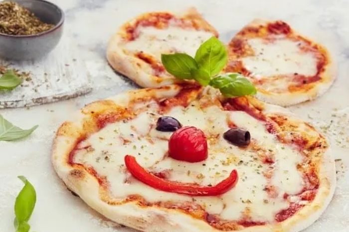 Abu Dhabi Mall - Kids Eat Free - Margherita Pizza